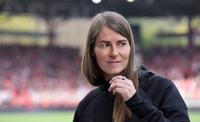 Trainerin Marie Louise Eta Portrait Porträt Einzelbild close up Aktion Oberkörper Fußball Fussball Bundesliga Herren DFL 30. Spieltag Saison 2025 2026 18.04.2026 1.FC Union Berlin FCU vs. VfL Wolfsburg WOB DFL regulations prohibit any use of photographs as image sequences and or quasi-video.