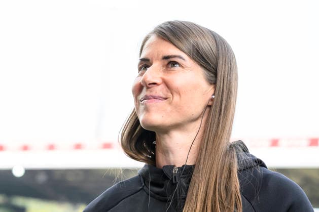 v.l.: Marie-Louise Eta ( 1.FC Union Berlin, Trainerin), GER, Berlin, 1. FC Union Berlin gegen VfL Wolfsburg, 1. Bundesliga, Fußball, DFB, 30. Spieltag, Saison 2025 2026, Alte Försterei, DFB DFL REGULATIONS PROHIBIT ANY USE OF PHOTOGRAPHS AS IMAGE SEQUENCES AND OR QUASI-VIDEO, 18. April 2026,