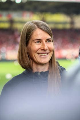 Deutschland: Bundesliga 2025 2026, 30. Spieltag - 1. FC Union Berlin vs VfL Wolfsburg - An der Alten Försterei (Berlin): Portraitfoto, Portrait, Einzelaufnahme, Porträt Marie-Louise Eta (Trainer 1. FC Union Berlin) Berlin