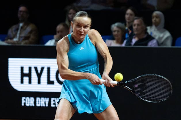 Elina Svitolina (UKR) im Bild am Ball, Aktion, GER, Elina Svitolina vs. Karolina Muchova, Tennis, ATP, Tennis Herren Turnier, WTA, Tennis Damen 500, Porsche Tennis Grand-Prix, Halbfinale, 18.04.2026, GER, Elina Svitolina vs. Karolina Muchova, Tennis, ATP-Turnier, WTA 500, Porsche Tennis Grand-Prix, Halbfinale, 18.04.2026, Stuttgart Copyright: xEibner-Pressefoto EdwardxCheungx EP_ECG