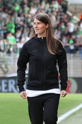 18.04.2026, xtgx, Fussball 1. Bundesliga, 1. FC Union Berlin - VfL Wolfsburg emspor, v.l. Marie Louise Eta (Union Berlin, Trainerin) (DFL DFB REGULATIONS PROHIBIT ANY USE OF PHOTOGRAPHS as IMAGE SEQUENCES and or QUASI-VIDEO) Berlin