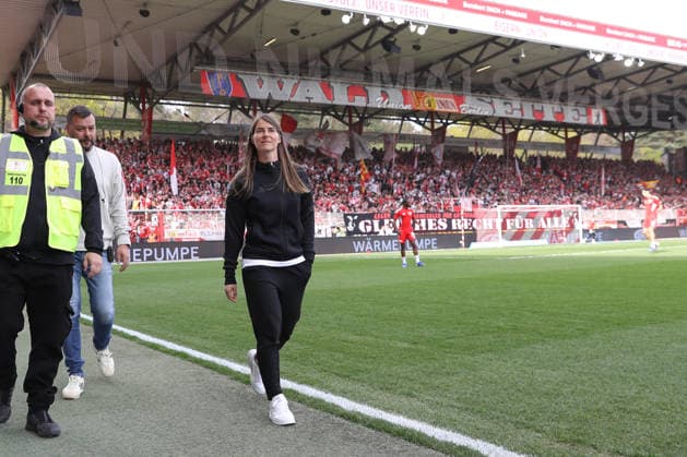 18.04.2026, xtgx, Fussball 1. Bundesliga, 1. FC Union Berlin - VfL Wolfsburg emspor, v.l. Marie Louise Eta (Union Berlin, Trainerin) (DFL DFB REGULATIONS PROHIBIT ANY USE OF PHOTOGRAPHS as IMAGE SEQUENCES and or QUASI-VIDEO) Berlin