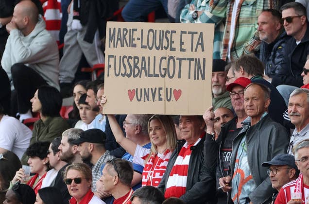 Sport Bilder des Tages Plakat von unionfans: Marie Louise Eta Fussballgöttin Fußball Fussball Bundesliga Herren DFL 30. Spieltag Saison 2025 2026 18.04.2026 1.FC Union Berlin FCU vs. VfL Wolfsburg WOB DFL regulations prohibit any use of photographs as image sequences and or quasi-video. *** Poster by unionfans Marie Louise Eta Fussballgöttin Sport Fußball Fußball Bundesliga Herren DFL 30 Spieltag Saison 2025 2026 18 04 2026 1 FC Union Berlin FCU vs VfL Wolfsburg WOB DFL regulations prohibit any use of photographs as image sequences and or quasi video