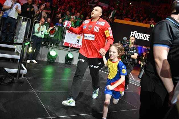 GER, Lanxess Arena Koeln, HBL, LIDL FINAL4, Men, 1. Halbfinale: TVB Lemgo Lippe vs. Fuechse Berlin 18.04.2026, Lanxess Arena , Koeln , GER, Lanxess Arena Koeln, HBL, LIDL FINAL4, Men, 1. Halbfinale: TVB Lemgo Lippe vs. Fuechse Berlin, im Bild: Einlauf Fuechse Dejan Milosavljev Torwart (Fuechse Berlin 96),