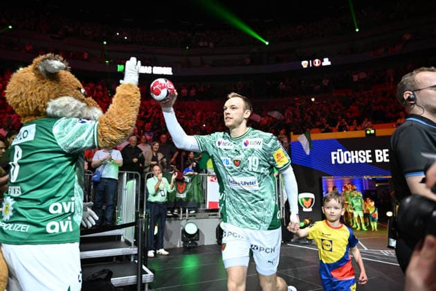 GER, Lanxess Arena Koeln, HBL, LIDL FINAL4, Men, 1. Halbfinale: TVB Lemgo Lippe vs. Fuechse Berlin 18.04.2026, Lanxess Arena , Koeln , GER, Lanxess Arena Koeln, HBL, LIDL FINAL4, Men, 1. Halbfinale: TVB Lemgo Lippe vs. Fuechse Berlin, im Bild: Einlauf Fuechse Mathias Gidsel (Fuechse Berlin 19),