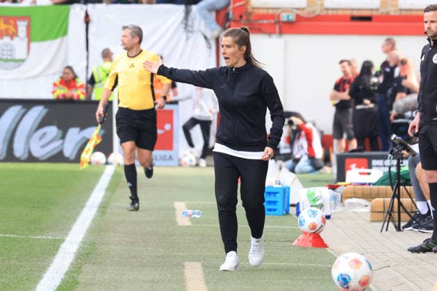 DEU, DFL, 1. FBL, 1.FC Union vs. VfL Wolfsburg, 18.04.2026, Stadion Alte Foersterei, Berlin, DEU, DFL, 1. FBL, 1.FC Union vs. VfL Wolfsburg, im Bild: Cheftrainer Marie-Louise Eta (1.FC Union Berlin) DFL - regulations prohibit any use of Photographs as image sequences and or quasi-video
