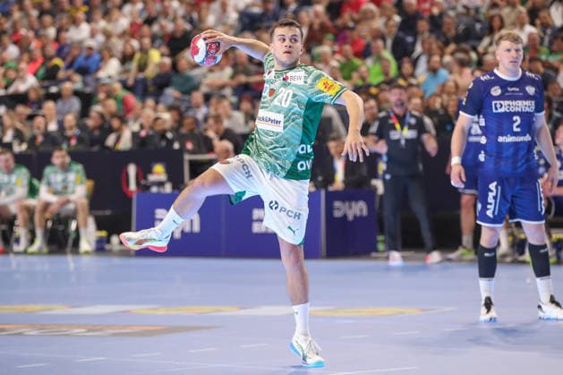 18.04.2026 ,xgox, Handball - DHB Pokal 1 2 Finale TBV Lemgo-Lippe - Füchse Berlin emspor, v.l. Tim Freihoefer (Berlin, 20) beim Siebenmeter Koeln
