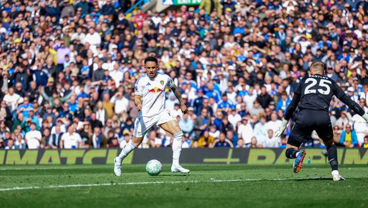 Leeds United v Wolverhampton Wanderers, Premier League GOAL 2-0 Leeds United forward Noah Okafor (19) scores a goal to make the score 2-0 during the Premier League match between Leeds United and Wolverhampton Wanderers at Elland Road, Leeds, UK on 18 April 2026. Editorial use only DataCo restrictions apply See www.football-dataco.com , Copyright: xSimonxDaviesx PSI-24093-0020