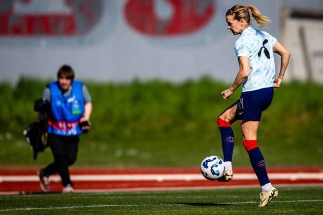 260418 Ada Hegerberg of Norway warms up ahead of the FIFA Women s World Cup Qualifier football match between Slovenia and Norway on April 18, 2026 in Ptuj. Photo: Marius Simensen BILDBYRAN COP 238 MM0066 bbeng dam FIFA World Cup, WM, Weltmeisterschaft, Fussball qualifiers football fotball fotboll landskamp norge norway slovenia slovenien soccer vm kvalik vm-kvalifisering kvinner Copyright: MARIUSxSIMENSEN BB260418BB639