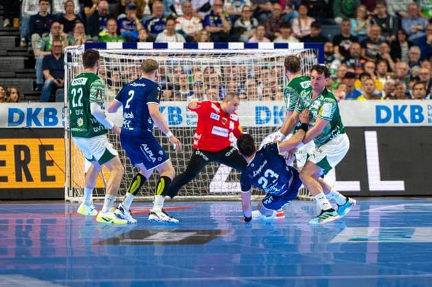 Dejan Milosavljev, Torwart, (Fuechse Berlin 96), Nejc Cehte, Rueckraum, (Fuechse Berlin 22), Lukas Hutecek, Rueckraum (TBV Lemgo Lippe 2), TBV Lemgo Lippe vs. Fuechse Berlin, DHB-Pokal Maenner, Herren, 5. Spieltag, Halbfinale, Daikin HBL, Lidl Final 4, 18.04.2026 Köln NRW Deutschland