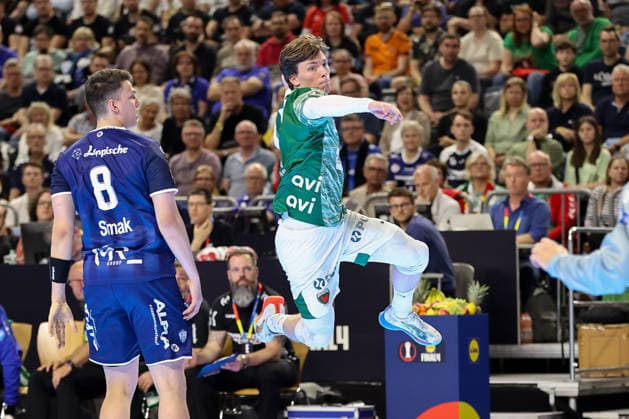 18.04.2026 ,xgox, Handball - DHB Pokal 1 2 Finale TBV Lemgo-Lippe - Füchse Berlin emspor, v.l. Nils Lichtlein (Berlin, 17) wirft Tor, Torschuetze, erzielt Tor, Treffer, scores the goal Koeln