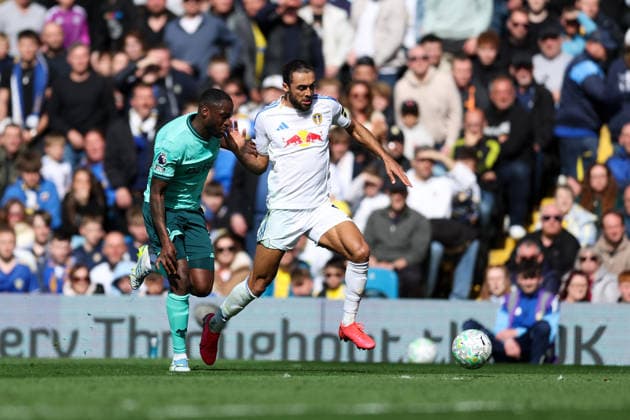 Leeds, England, 18th April 2026. Dominic Calvert-Lewin of Leeds United runs with the ball whilst under pressure from Toti Gomes of Wolverhampton Wanderers during the Leeds United vs Wolverhampton Wanderers Premier League match at Elland Road, Leeds. Picture credit should read: Jessica Hornby Sportimage EDITORIAL USE ONLY. No use with unauthorised audio, video, data, fixture lists, club league logos or live services. Online in-match use limited to 120 images, no video emulation. No use in betting, games or single club league player publications. SPI_035_JH_LEEDS_UNITED_WOLVES SPI-4700-0035