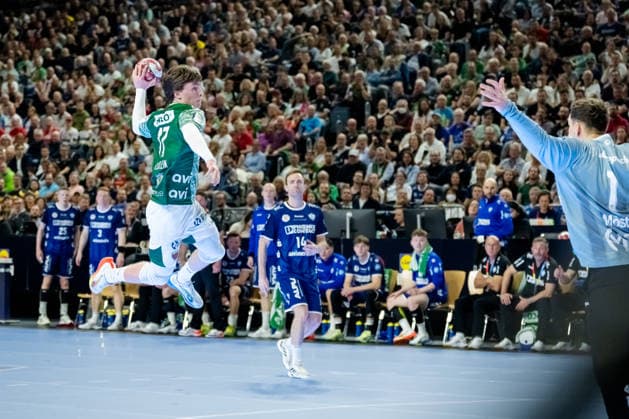 Köln, 18.04.2026, Handball, Herren, Lidl Final4, DHB Pokal, Halbfinale, TBV Lemgo Lippe - Füchse Berlin Nils Lichtlein (Füchse Berlin, 17) beim Torwurf Köln Lanxess Arena NRW Germany