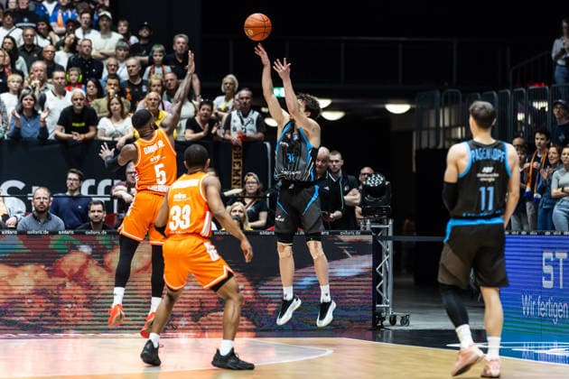 GER, easy-Credit Basketball-Bundesliga, 23. Spieltag, Niners Chemnitz - Science City Jena. 18.04.2026, Messe, Chemnitz, GER, easy-Credit Basketball-Bundesliga, 23. Spieltag, Niners Chemnitz - Science City Jena. Kristofer Krause (Science City Jena, 36) Foto Alexander Trienitz Chemnitz Messe Sachsen Deutschland