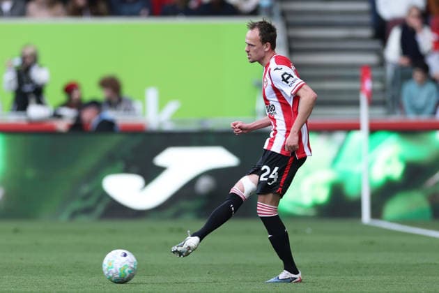 Brentford v Fulham - Premier League Mikkel Damsgaard of Brentford passes the ball during the Premier League match between Brentford and Fulham at the Gtech Community Stadium in Brentford, United Kingdom, on April 18, 2026. Brentford Greater London United Kingdom  Copyright: xMIxNewsx originalFilename:fletcher-brentfor260418_npSkd.jpg