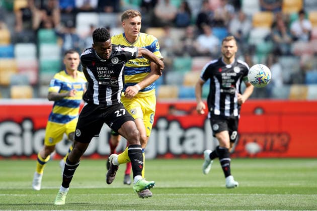 April 18, 2026, Udine: Udinese s Christian Kabasele (L) and Parma s Mateo Pellegrino in action during the Italian Serie A soccer match Udinese Calcio vs Parma Calcio 1913 at the Friuli - Bluenergy Stadium in Udine, Italy, 18 April 2026. ANSA GABRIELE MENIS. Soccer: Serie A; Udinese Vs Parma  - ZUMAa110 20260418_zaf_a110_016 Copyright: xGabrielexMenisx