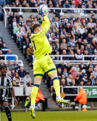18th April 2026; St James Park, Newcastle, England; Premier League Football, Newcastle United versus Bournemouth; Bournemouth Goalkeeper Djordje Petrovic claims a cross WMxSportsxMedia