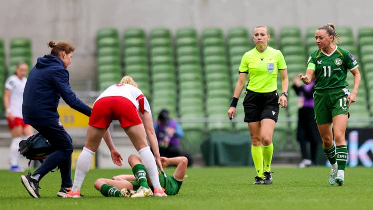 2027 FIFA Women s World Cup Qualifier, Aviva Stadium, Dublin 18 4 2026 Republic of Ireland vs Poland Ireland s Katie McCabe appels to Referee Hristiyana Guteva Katie McCabe appels to Hristiyana Guteva 18 4 2026  Copyright: x INPHO RyanxByrnex RB1_8562