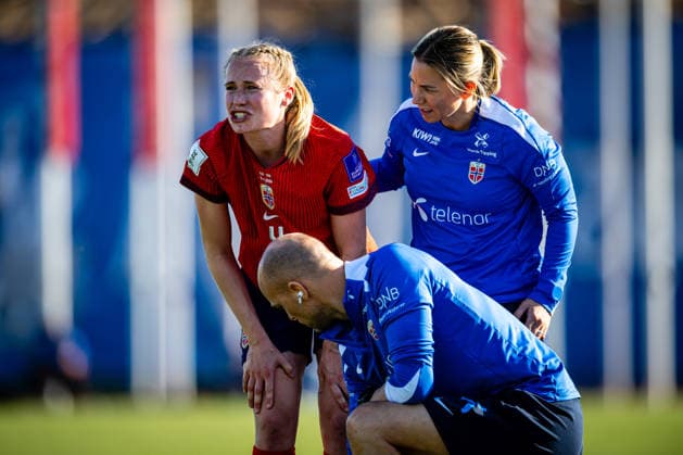260418 Julie Blakstad of Norway with an injury during the FIFA Women s World Cup Qualifier football match between Slovenia and Norway on April 18, 2026 in Ptuj. Photo: Marius Simensen BILDBYRAN COP 238 MM0066 bbeng dam FIFA World Cup, WM, Weltmeisterschaft, Fussball qualifiers football fotball fotboll landskamp norge norway slovenia slovenien soccer vm kvalik vm-kvalifisering kvinner Copyright: MARIUSxSIMENSEN BB260418BB893