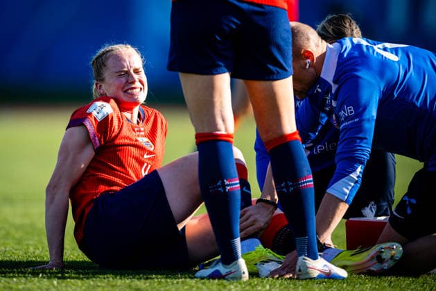 260418 Julie Blakstad of Norway with an injury during the FIFA Women s World Cup Qualifier football match between Slovenia and Norway on April 18, 2026 in Ptuj. Photo: Marius Simensen BILDBYRAN COP 238 MM0066 bbeng dam FIFA World Cup, WM, Weltmeisterschaft, Fussball qualifiers football fotball fotboll landskamp norge norway slovenia slovenien soccer vm kvalik vm-kvalifisering kvinner Copyright: MARIUSxSIMENSEN BB260418BB899