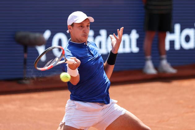 April 18, 2026, Barcelona, Barcelona, Spain: Hamad Medjedovic of Serbia in action against Andrey Rublev of Russia during the Semi Final tennis match of the Barcelona Open Banc Sabadell - Conde Godo 2026 Day 8 at Real Club de Tenis Barcelona on April 18, 2026 in Barcelona, Spain. Barcelona Spain - ZUMAa181 20260418_zaa_a181_020 Copyright: xJavierxBorregox