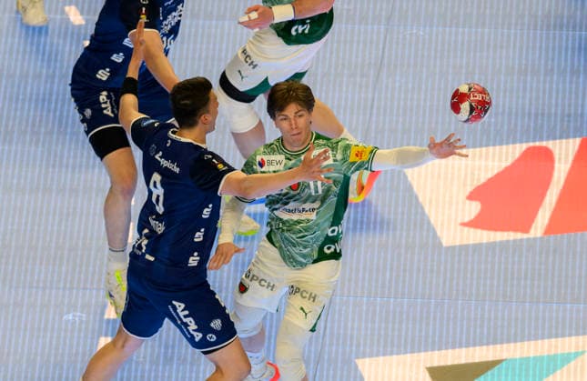 (l-r) Frederik SIMAK (Lemgo), Nils LICHTLEIN (B) Aktion, Zweikampf. Halbfinale, TBV Lemgo Lippe - Füchse Berlin, am 18.04.2026 Handball DHB-Pokal Final4, vom 18.04 - 19.04.2026 in Koeln Deutschland. Lanxess Arena