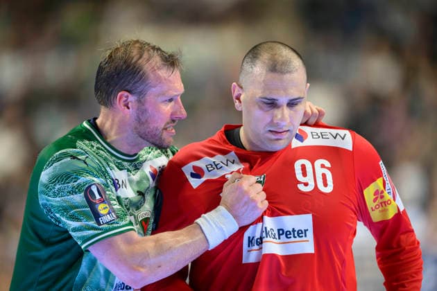 (l-r) Max DARJ (B), Torwart Dejan MILOSAVLJEV (B) Halbfinale, TBV Lemgo Lippe - Füchse Berlin, am 18.04.2026 Handball DHB-Pokal Final4, vom 18.04 - 19.04.2026 in Koeln Deutschland. Lanxess Arena