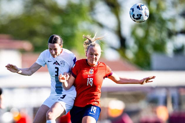 260418 Sara AgreÅ¾ of Slovenia and Frida Maanum of Norway during the FIFA Women s World Cup Qualifier football match between Slovenia and Norway on April 18, 2026 in Ptuj. Photo: Marius Simensen BILDBYRAN COP 238 MM0066 bbeng dam FIFA World Cup, WM, Weltmeisterschaft, Fussball qualifiers football fotball fotboll landskamp norge norway slovenia slovenien soccer vm kvalik vm-kvalifisering kvinner Copyright: MARIUSxSIMENSEN BB260418BB989