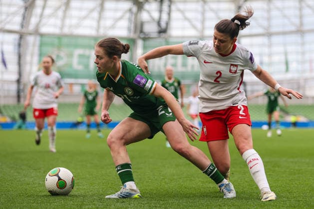2027 FIFA Women s World Cup Qualifier, Aviva Stadium, Dublin 18 4 2026 Republic of Ireland vs Poland Ireland s Emily Murphy with Poland s Martyna Wiankowska Emily Murphy with Martyna Wiankowska 18 4 2026  Copyright: x INPHO RyanxByrnex RB2_7683