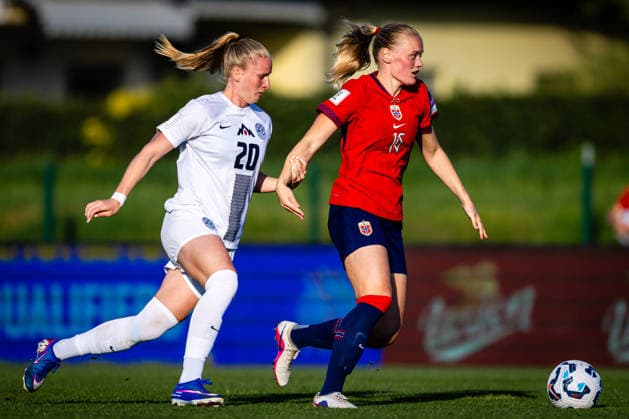 260418 Zara KramÅ¾ar of Slovenia and Mathilde Harviken of Norway during the FIFA Women s World Cup Qualifier football match between Slovenia and Norway on April 18, 2026 in Ptuj. Photo: Marius Simensen BILDBYRAN COP 238 MM0066 bbeng dam FIFA World Cup, WM, Weltmeisterschaft, Fussball qualifiers football fotball fotboll landskamp norge norway slovenia slovenien soccer vm kvalik vm-kvalifisering kvinner Copyright: MARIUSxSIMENSEN BB260418ZX004