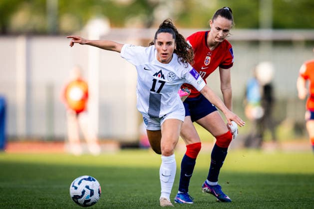 260418 Izabela KriÅ¾aj of Slovenia and Caroline Graham Hansen of Norway during the FIFA Women s World Cup Qualifier football match between Slovenia and Norway on April 18, 2026 in Ptuj. Photo: Marius Simensen BILDBYRAN COP 238 MM0066 bbeng dam FIFA World Cup, WM, Weltmeisterschaft, Fussball qualifiers football fotball fotboll landskamp norge norway slovenia slovenien soccer vm kvalik vm-kvalifisering kvinner Copyright: MARIUSxSIMENSEN BB260418ZN008