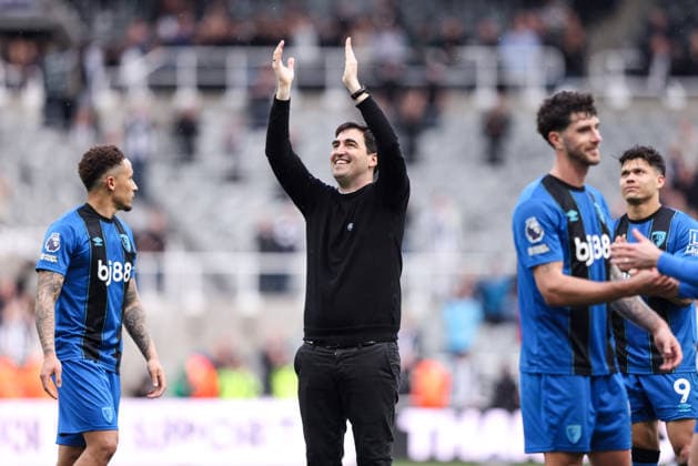 Bournemouth manager Andoni Iraola celebrates with the fans Newcastle United v AFC Bournemouth, Premier League, Football, St James Park, Newcastle, UK - 18 Apr 2026Newcastle St James Park United Kingdom EDITORIAL USE ONLY No use with unauthorised audio, video, data, fixture lists, club league logos or live services. Online in-match use limited to 120 images, no video emulation. No use in betting, games or single club league player publications.  Copyright: xAlexxDodd Shutterstockx 16832147ax