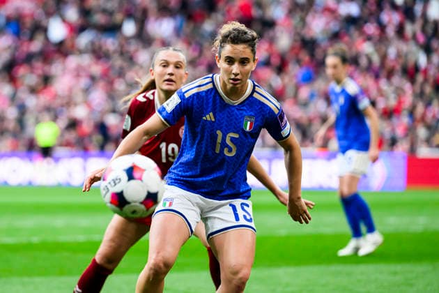 Womens international Denmark vs Italy 18 04 2026 15 ITA Angelica Soffia, 19 DEN Cecilie Floe Womens international Denmark vs Italy 18 04 2026 Kobenhavn, Denmark 18 April, 2026 UK Women™s European Qualifiers Denmark vs Italy Women Kobenhavn Parken Denmark Copyright: xMichaelxBarrettxBoesenx