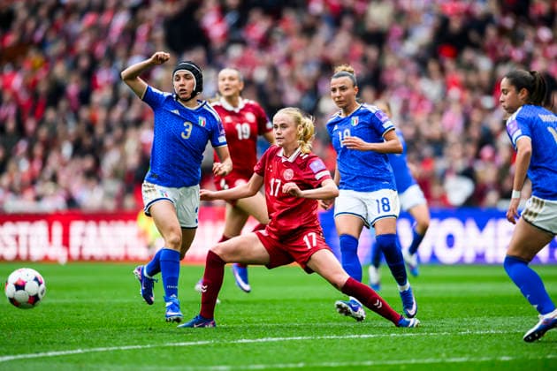 Womens international Denmark vs Italy 18 04 2026 3 ITA Lucia Di Guglielmo, 17 DEN Kathrine Moller Kühl, 18 ITA Arianna Caruso Womens international Denmark vs Italy 18 04 2026 Kobenhavn, Denmark April 18, 2026 UK Women™s European Qualifiers Denmark vs Italy Women Kobenhavn Parken Denmark Copyright: xMichaelxBarrettxBoesenx