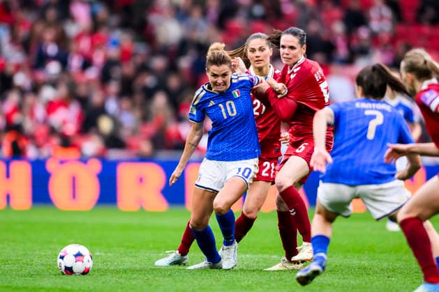 Womens international Denmark vs Italy 18 04 2026 10 ITA Cristiana Girelli, 21 DEN Mille Gejl, 5 DEN Simone Boye Sorensen Womens international Denmark vs Italy 18 04 2026 Kobenhavn, Denmark 18 April, 2026 UK Women™s European Qualifiers Denmark vs Italy Women Kobenhavn Parken Denmark Copyright: xMichaelxBarrettxBoesenx