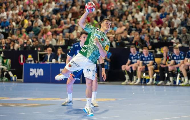 Tim Freihoefer, Aussen, (Fuechse Berlin 20), TBV Lemgo Lippe vs. Fuechse Berlin, DHB-Pokal Maenner, Herren, 5. Spieltag, Halbfinale, Daikin HBL, Lidl Final 4, 18.04.2026 Köln NRW Deutschland