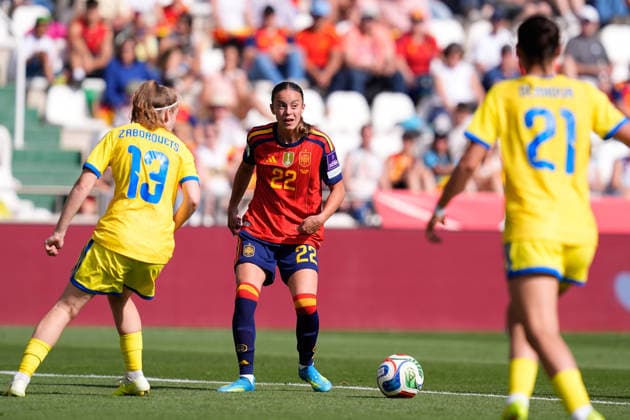 April 18, 2026, Cordoba, Cordoba, Spain: Clara Serrajordi of Spain in action during the European WomenÃ¢â‚¬â ¢s qualifiers for the FIFA WomenÃ¢â‚¬â ¢s World Cup 2027, League Phase MD4, football match played between Spain and Ukraine at Bahrain Victorious Nuevo Arcangel stadium on April 18, 2026, in Cordoba, Spain. Cordoba Spain - ZUMAa181 20260418_zaa_a181_128 Copyright: xDennisxAgyemanx