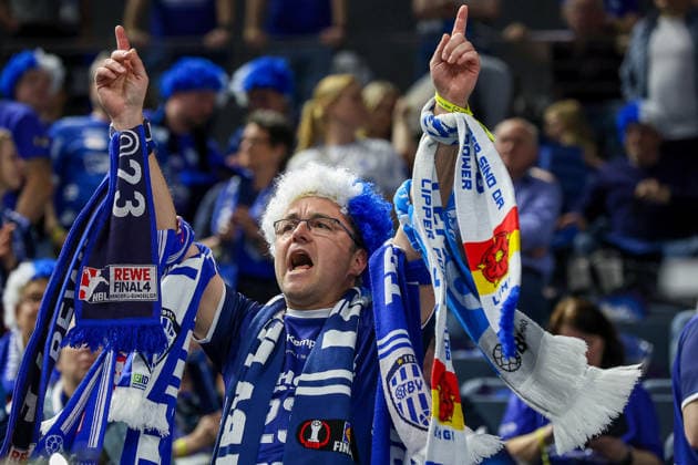 18.04.2026, xsscx, Handball, DHB-Pokal Lidl Final4, TBV Lemgo-Lippe - Füchse Berlin, Saison 2025 2026 Herren, Lanxess Arena: Fans des TBV Lemgo Photo: xSandraxScherningxPressefotoKochx Nordrhein-Westfalen Deutschland