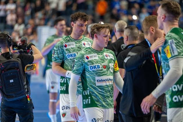 Das Team nach dem Sieg, TBV Lemgo Lippe vs. Fuechse Berlin, DHB-Pokal Maenner, Herren, 5. Spieltag, Halbfinale, Daikin HBL, Lidl Final 4, 18.04.2026 Köln NRW Deutschland