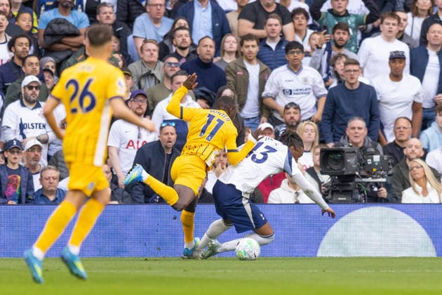 Tottenham Hotspur v Brighton and Hove Albion, Premier League, Football, Tottenham Hotspur Stadium, London, UK - 18 Apr 2026 Yankuba Minteh of Brighton and Hove Albion (11) fouls Destiny Udogie of Tottenham Hotspur (13) London Tottenham Hotspur Stadium Tottenham GBR, UK NEWSPAPERS OUT Copyright: xEllixBirchx