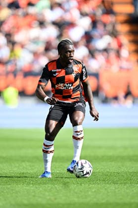 FC Lorient v Olympique de Marseille - Ligue 1 McDonald s 2025 2026 17 Jean Victor MAKENGO (fcl) during the Ligue 1 McDonald s match between FC Lorient and Olympique de Marseille at Stade du Moustoir on April 18, 2026 in Lorient, France. Lorient France  Copyright: xFEPx 776348356
