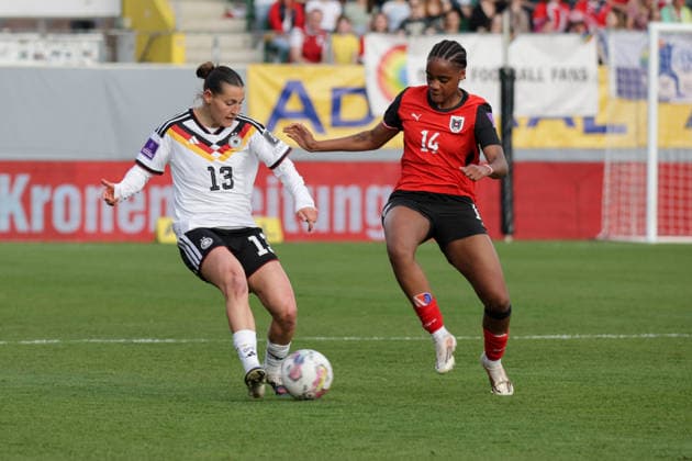18.04.2026, xgrfx, Fussball WM Qualifikation Frauen, Österreich - Deutschland v.l. Carlotta Wamser (Deutsche Frauennationalmannschaft), Naika Reissner (Österreich) (DFL DFB REGULATIONS PROHIBIT ANY USE OF PHOTOGRAPHS as IMAGE SEQUENCES and or QUASI-VIDEO) Ried