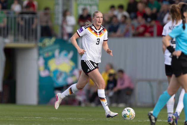 AUT, Ried im Innkreis, Fußball, Frauen WM Qualifikation, 4. Spieltag, Oesterreich vs. Deutschland im Bild v.l.: Camilla Kuever (Germany 03), Aktion mit Ball. 18.04.2026, BWT X Oberoesterreichische Arena Ried im Innkreis UEFA REGULATIONS PROHIBIT ANY USE OF PHOTOGRAPHS AS IMAGE SEQUENCES AND OR QUASI-VIDEO, Copyright: HMBxMedia PaulxFritz