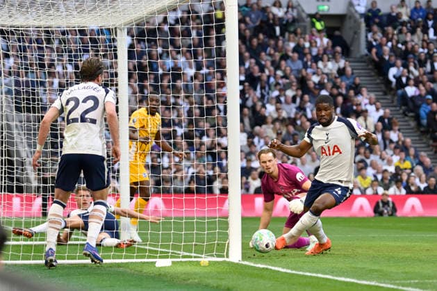 Spurs vs Brighton, Premier League Micky van de Ven of Tottenham Hotspur clears from the goal line hitting his own post during the Spurs vs Brighton, Premier League match at the Tottenham Hotspur Stadium London. London Tottenham Hotspur Stadium UK Copyright: xMartinxDaltonx Spurs_vs_Brighton_180426_MD_013