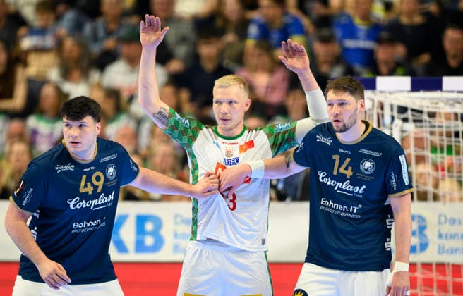 (l-r) Aron SEESING (BHC), Magnus SAUGSTRUP (SCM) , Gerdas Babarskas (BHC) Aktion, Zweikampf, Halbfinale, Bergischer HC (BHC) - SC Magdeburg (SCM), am 18.04.2026 Handball DHB-Pokal Final4, vom 18.04 - 19.04.2026 in Koeln Deutschland. Lanxess Arena