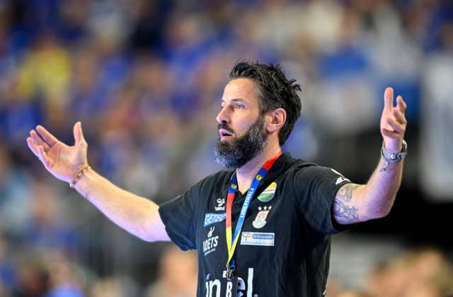 Trainer Bennet WIEGERT (SCM) Gestik. Halbfinale, Bergischer HC (BHC) - SC Magdeburg (SCM), am 18.04.2026 Handball DHB-Pokal Final4, vom 18.04 - 19.04.2026 in Koeln Deutschland. Lanxess Arena
