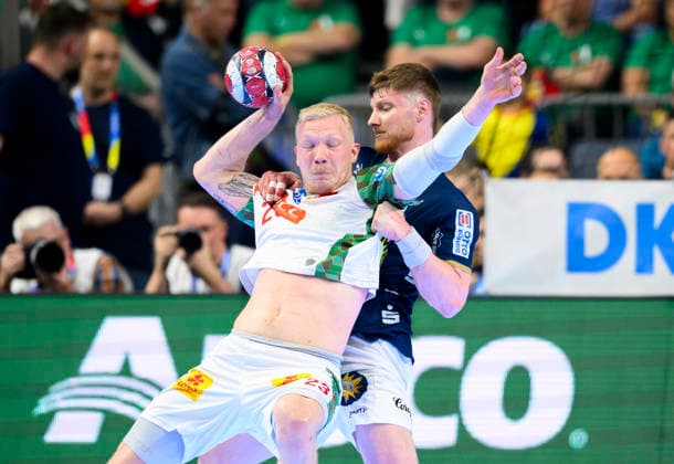 Sport Bilder des Tages (l-r) Magnus SAUGSTRUP (SCM), Johannes Wasielewski (BHC) Aktion, Zweikampf, Halbfinale, Bergischer HC (BHC) - SC Magdeburg (SCM), am 18.04.2026 Handball DHB-Pokal Final4, vom 18.04 - 19.04.2026 in Koeln Deutschland. Lanxess Arena