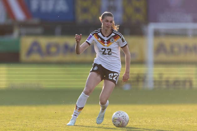 AUT, Ried im Innkreis, Fußball, Frauen WM Qualifikation, 4. Spieltag, Oesterreich vs. Deutschland im Bild v.l.: Jule Brand (Germany 22), Aktion mit Ball 18.04.2026, BWT X Oberoesterreichische Arena Ried im Innkreis UEFA REGULATIONS PROHIBIT ANY USE OF PHOTOGRAPHS AS IMAGE SEQUENCES AND OR QUASI-VIDEO, Copyright: HMBxMedia PaulxFritz