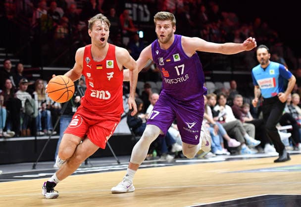 18.04.2026 - Basketball - Saison 2025 2026 - 2. Bundesliga Pro-A - 12. Spieltag: Nürnberg Falcons Basketball Club NBC - BG Göttingen - OGo - xogox - Christian Feneberg (7, Nürnberg Falcons BC NBC ) Mathis Mönninghoff (17, BG Göttingen )