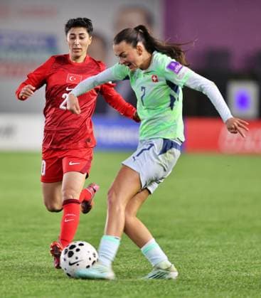 Turkiye v Switzerland - 2027 FIFA Women s World Cup European Qualifiers SINOP, TURKIYE - APRIL 18: Elif Keskin (20) of Turkiye Women s National Football Team competes against Riola Xhemaili (7) of Switzerland Women s National Football Team in the 2027 FIFA Women s World Cup European Qualifiers League B Group 2 match at Sinop City Stadium, on April 18, 2026, in Sinop, Turkiye. Veysel Altun Anadolu Sinop Turkey. Editorial use only. Please get in touch for any other usage.  Copyright: x2026xAnadoluxVeyselxAltunx